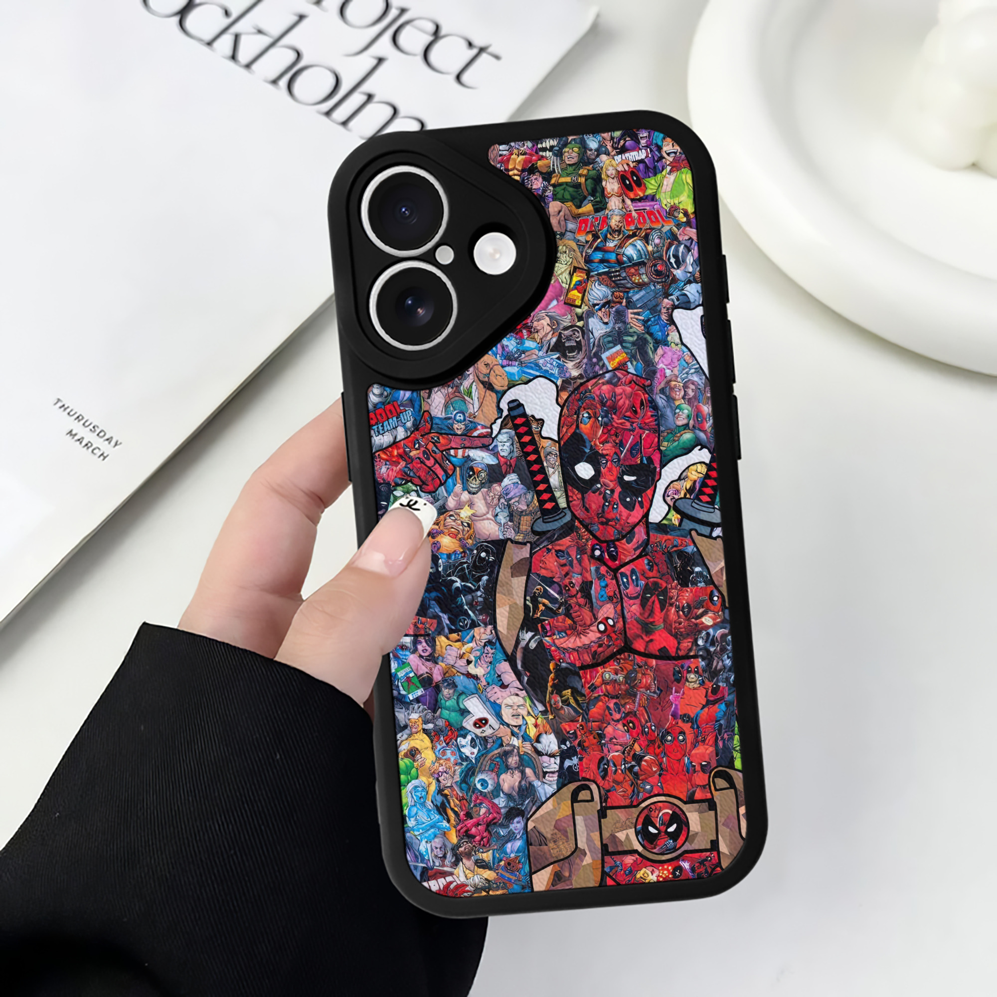 （画像用） Deadpool デッドプール 【iPhone 16シリーズ対応】シリコンスマホケース（レザー調） 材質：シリコン